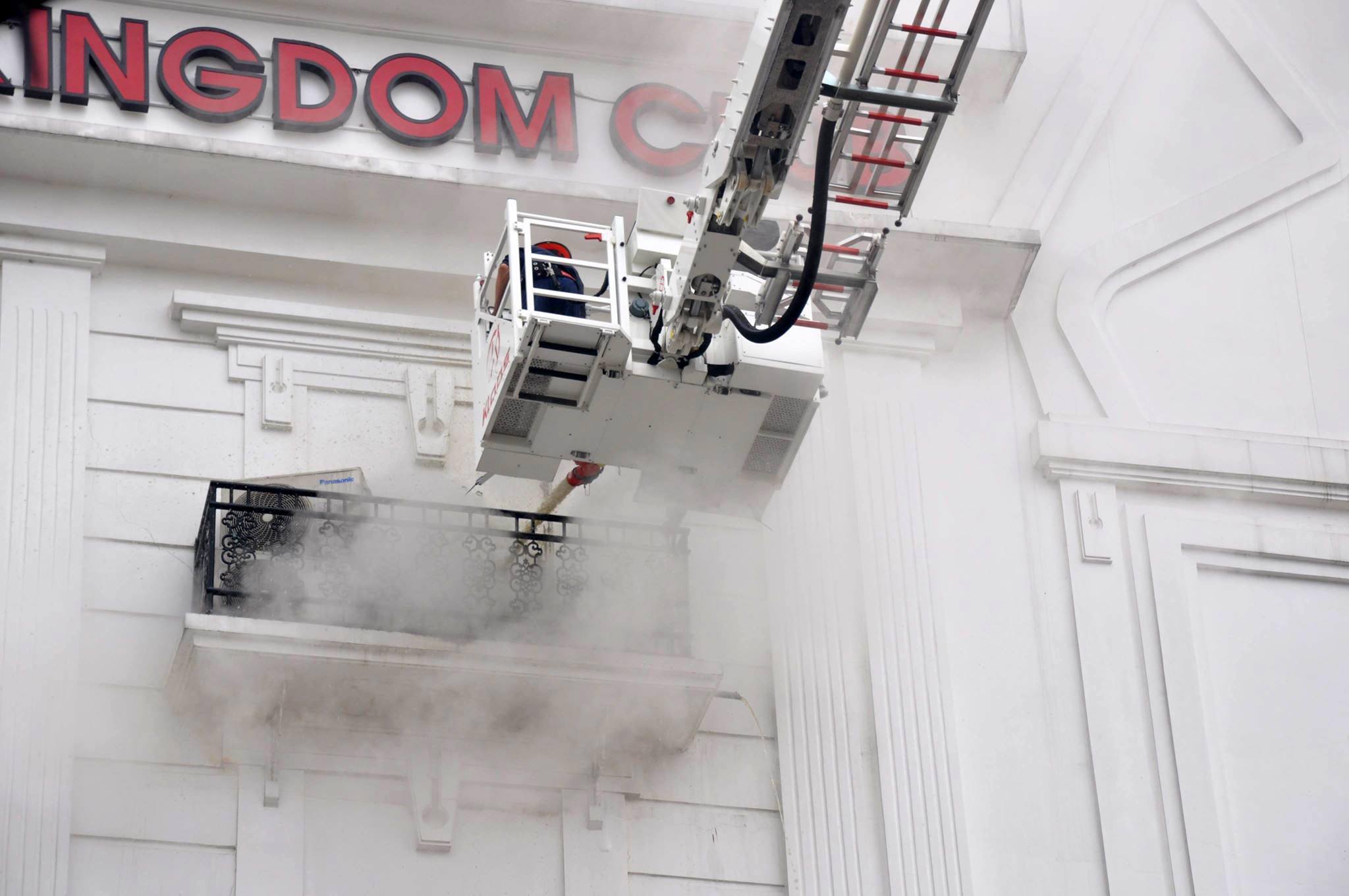 Cháy lớn quán karaoke tại Hà Tĩnh